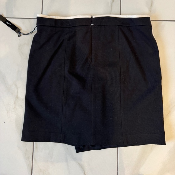White House Black Market Ponte Colorblock Mini Skirt – Size 10 – NWT 🖤🤍 - Picture 2 of 3